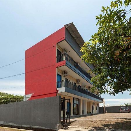 Richmond Guest House Cirebon Redpartner Bagian luar foto