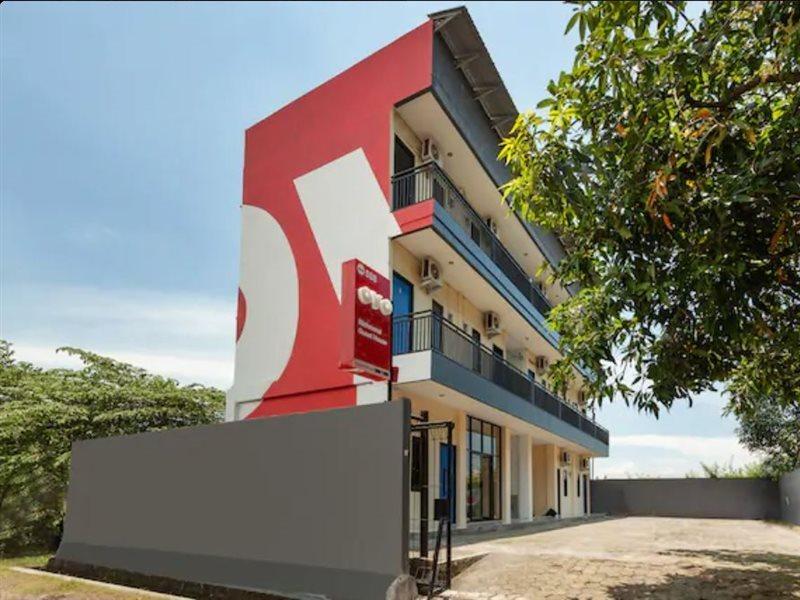 Richmond Guest House Cirebon Redpartner Bagian luar foto