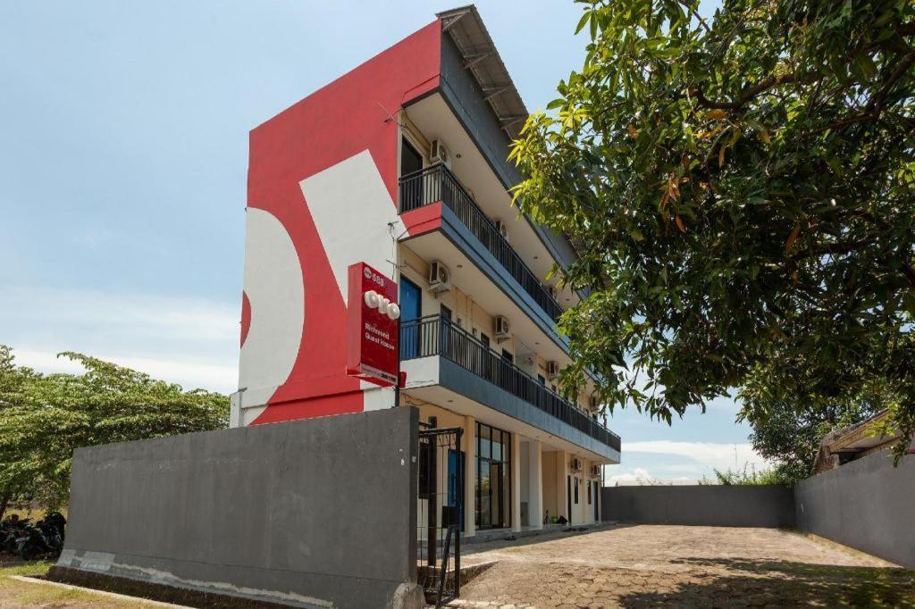 Richmond Guest House Cirebon Redpartner Bagian luar foto