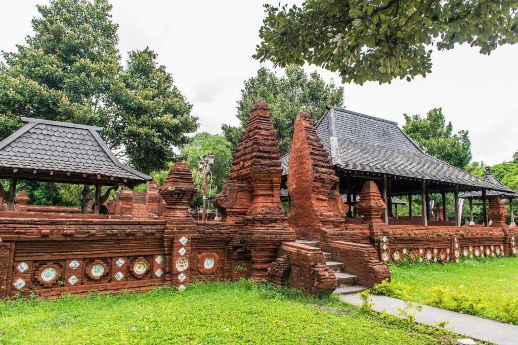 Richmond Guest House Cirebon Redpartner Bagian luar foto