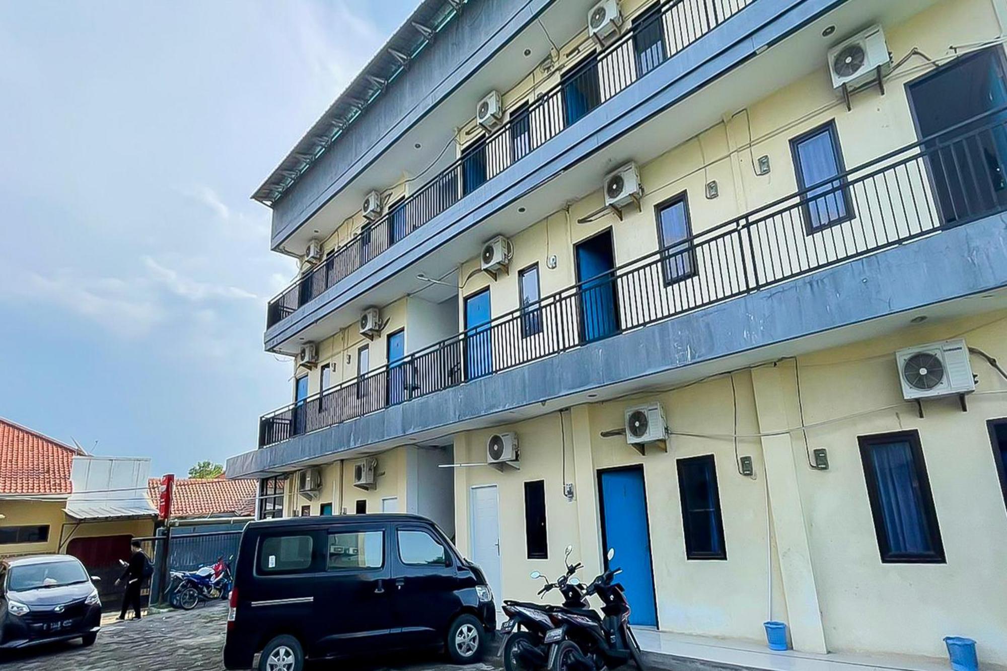 Richmond Guest House Cirebon Redpartner Bagian luar foto